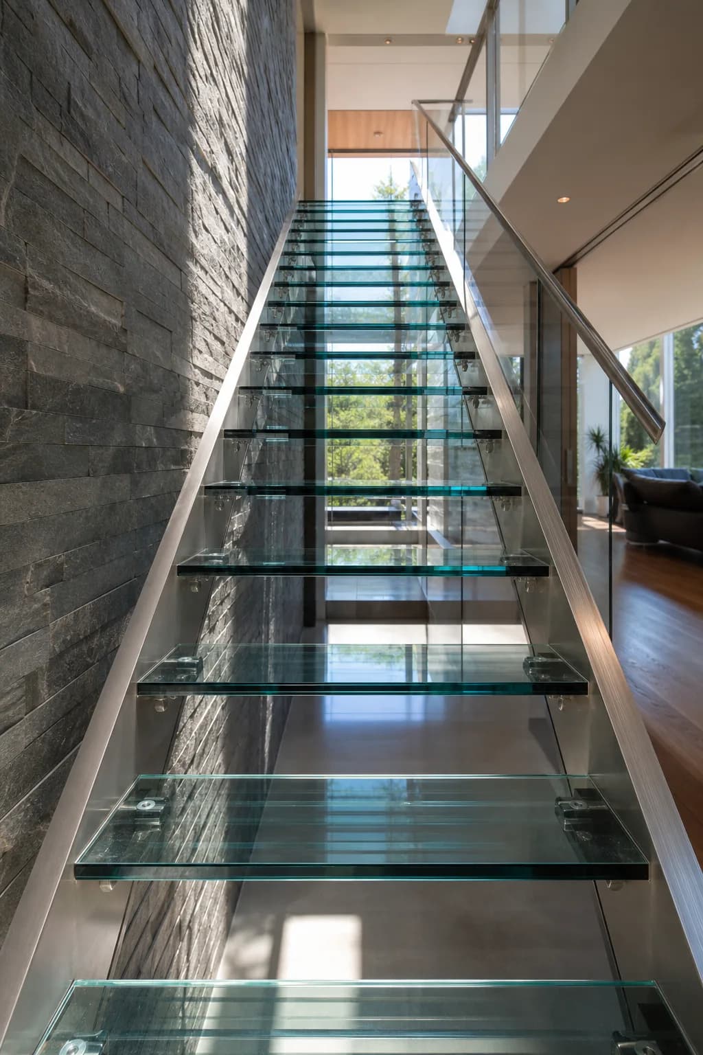 Plancher en verre éclairé en penthouse.